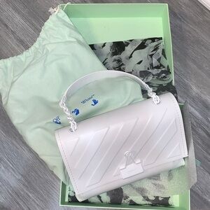 AUTHENTIC, “Off-White” White Binder Clip
BRAND NEW BOX & DUST BAG